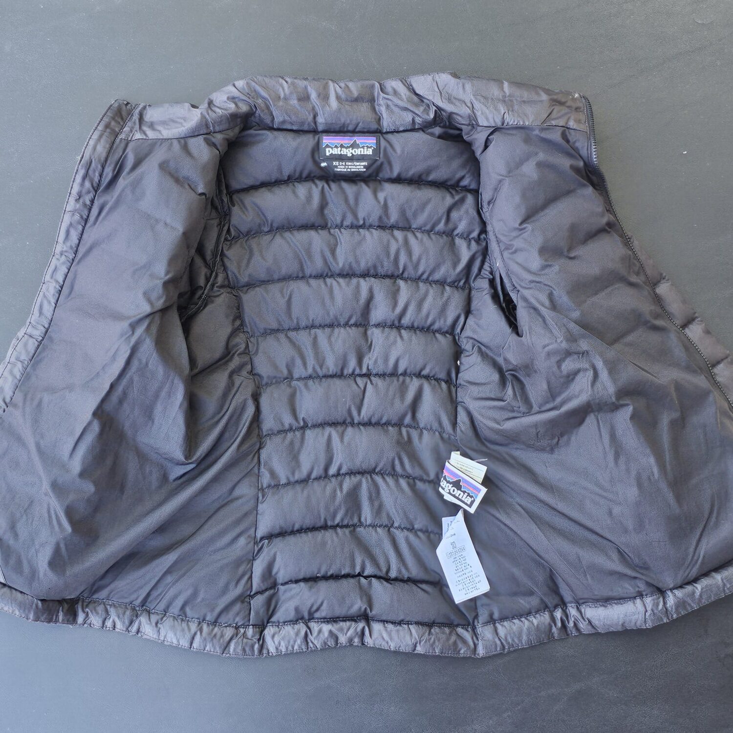 Patagonia Kids XS 5-6 Puffer Jacket Black Lightweight Warm Coat - Image 6