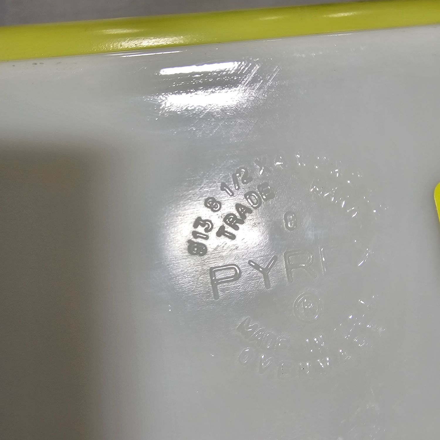 Vintage Yellow Pyrex Glass Loaf Pan 8 1/2 x 4 1/2 Made in USA - Image 2