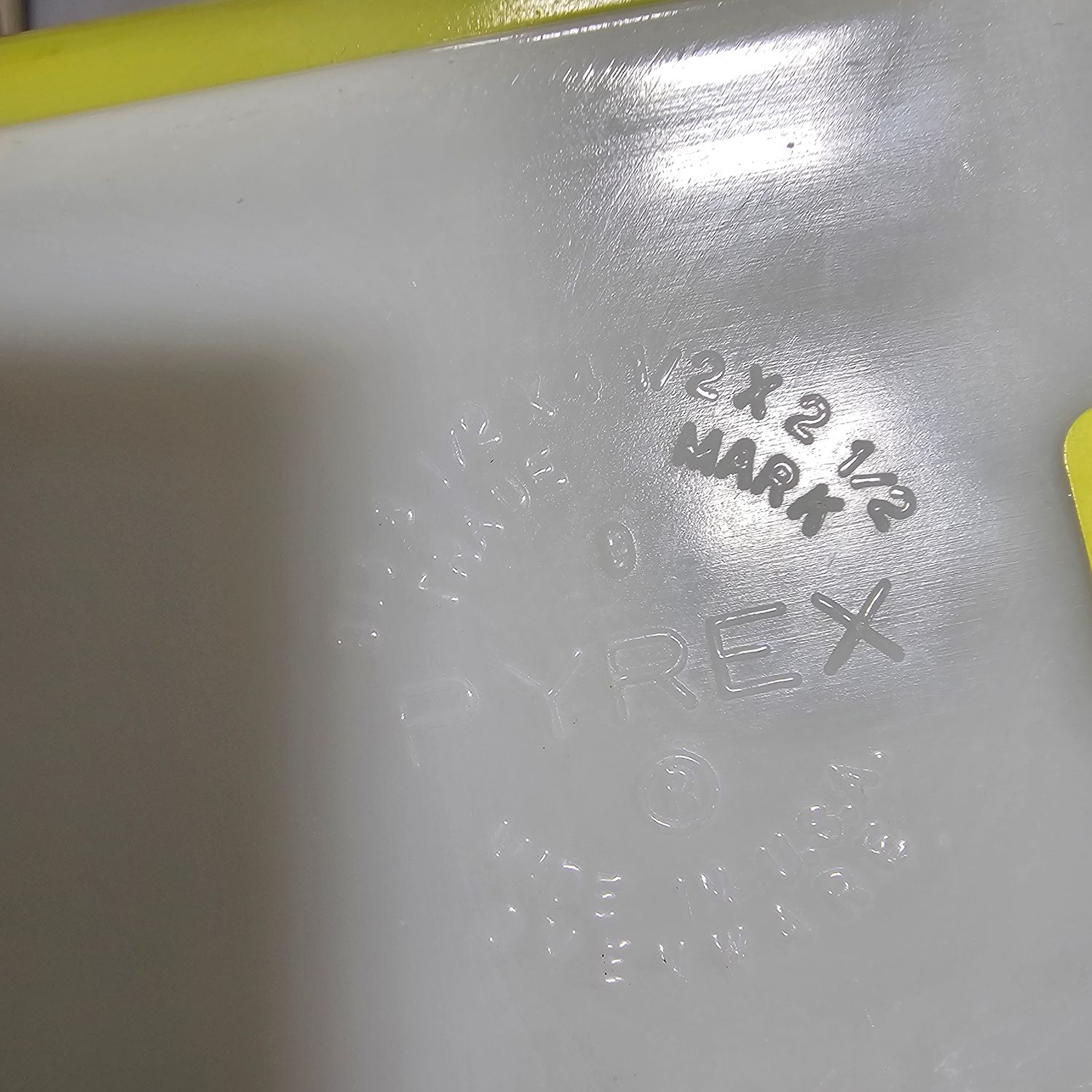 Vintage Yellow Pyrex Glass Loaf Pan 8 1/2 x 4 1/2 Made in USA - Image 3