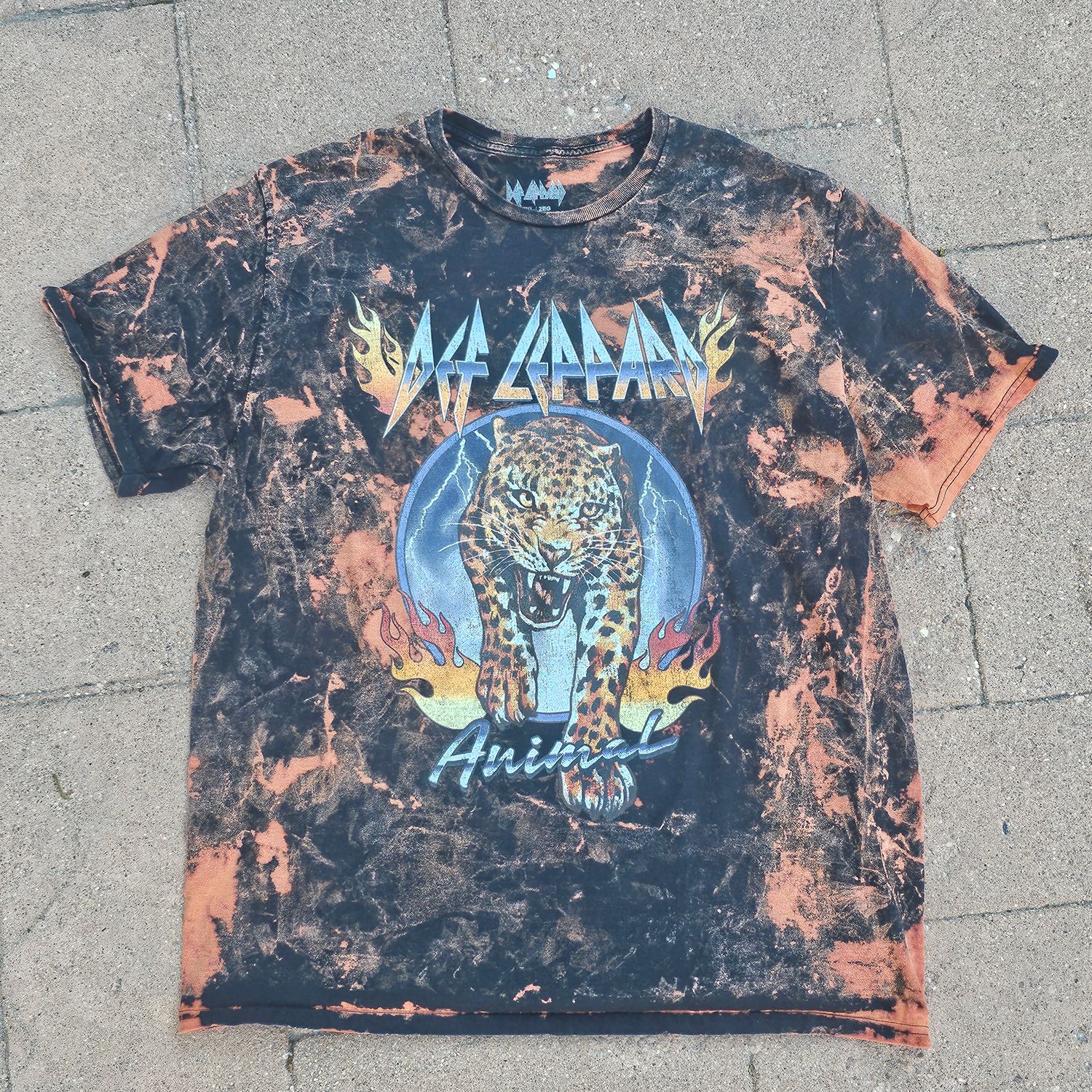 Def Leppard Animal Graphic Tie-Dye Band T-Shirt 2XL Vintage Style - Image 2