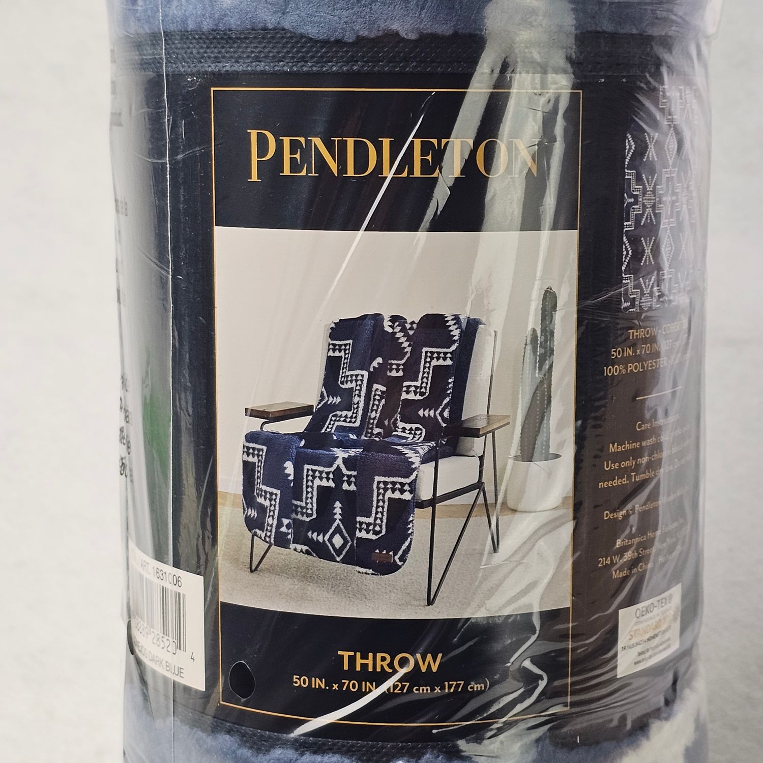 Pendleton Conejos Sherpa Throw Blanket Dark Blue 50x70 - Image 2