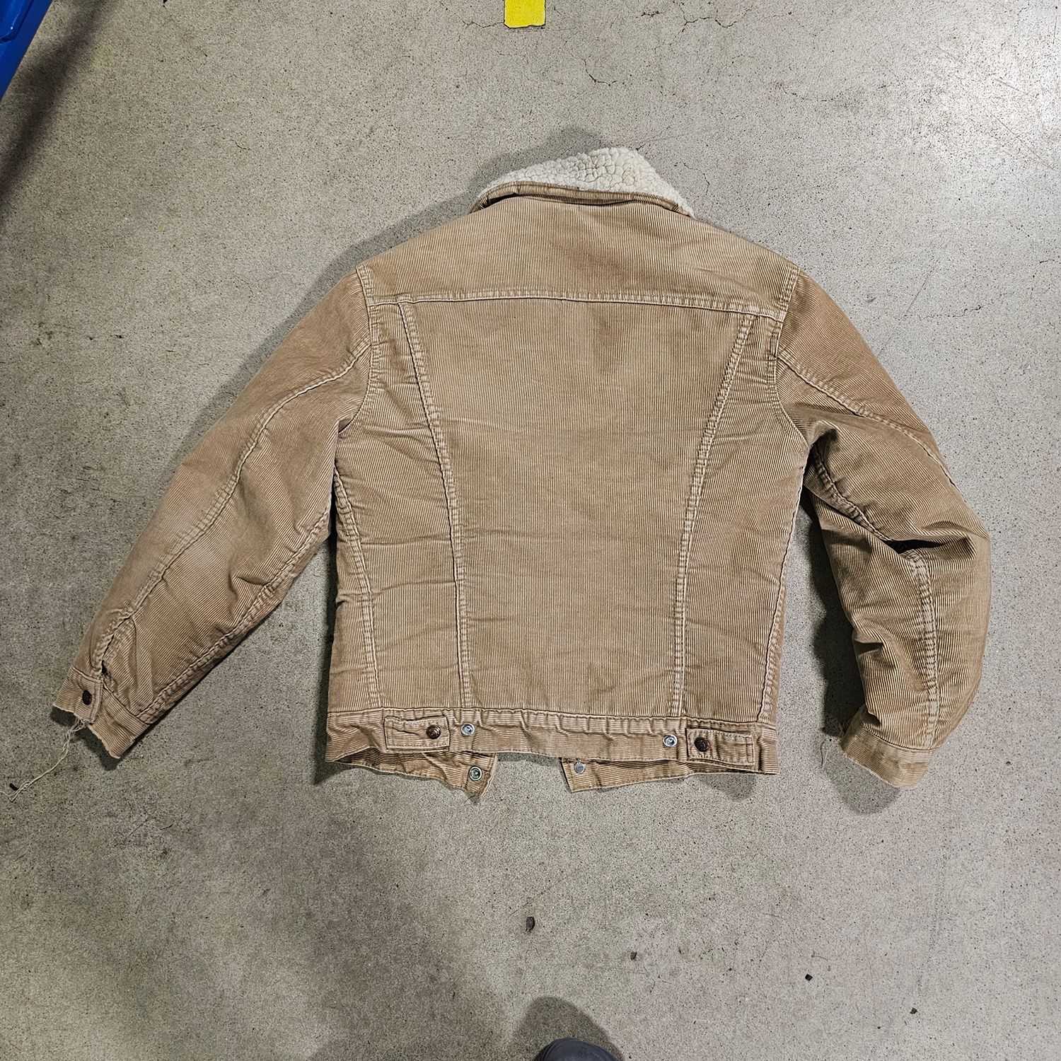 Levi's Vintage Tan Corduroy Sherpa Lined Trucker Jacket Size 36 - Image 3