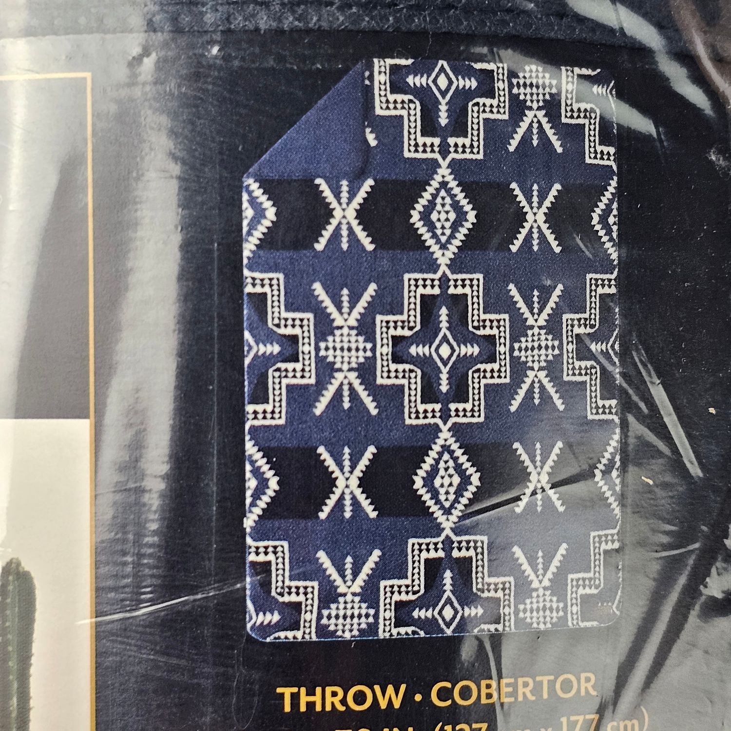 Pendleton Conejos Sherpa Throw Blanket Dark Blue 50x70 - Image 3