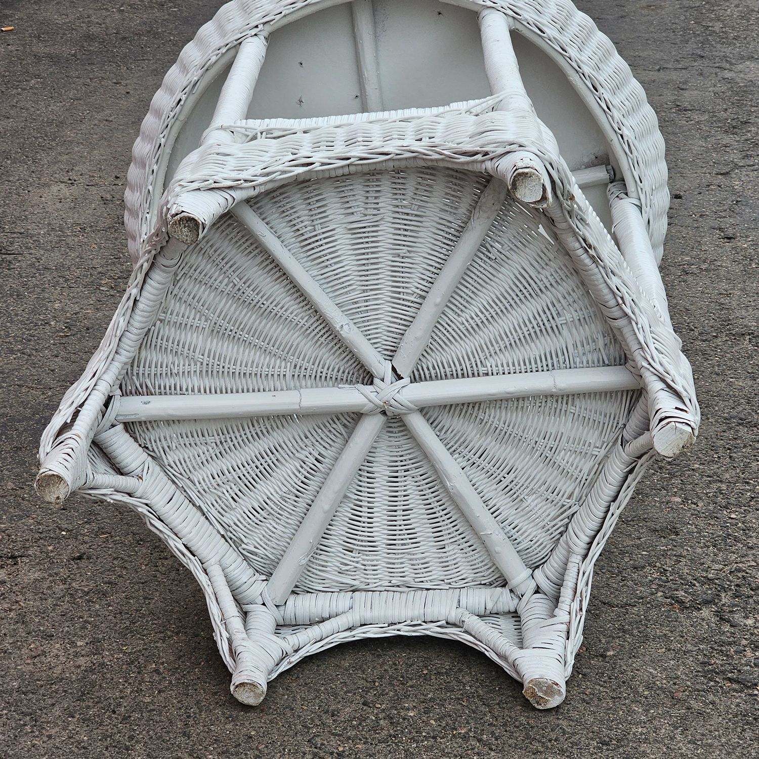 Vintage White Wicker Round Side Table with Lower Shelf - Image 7