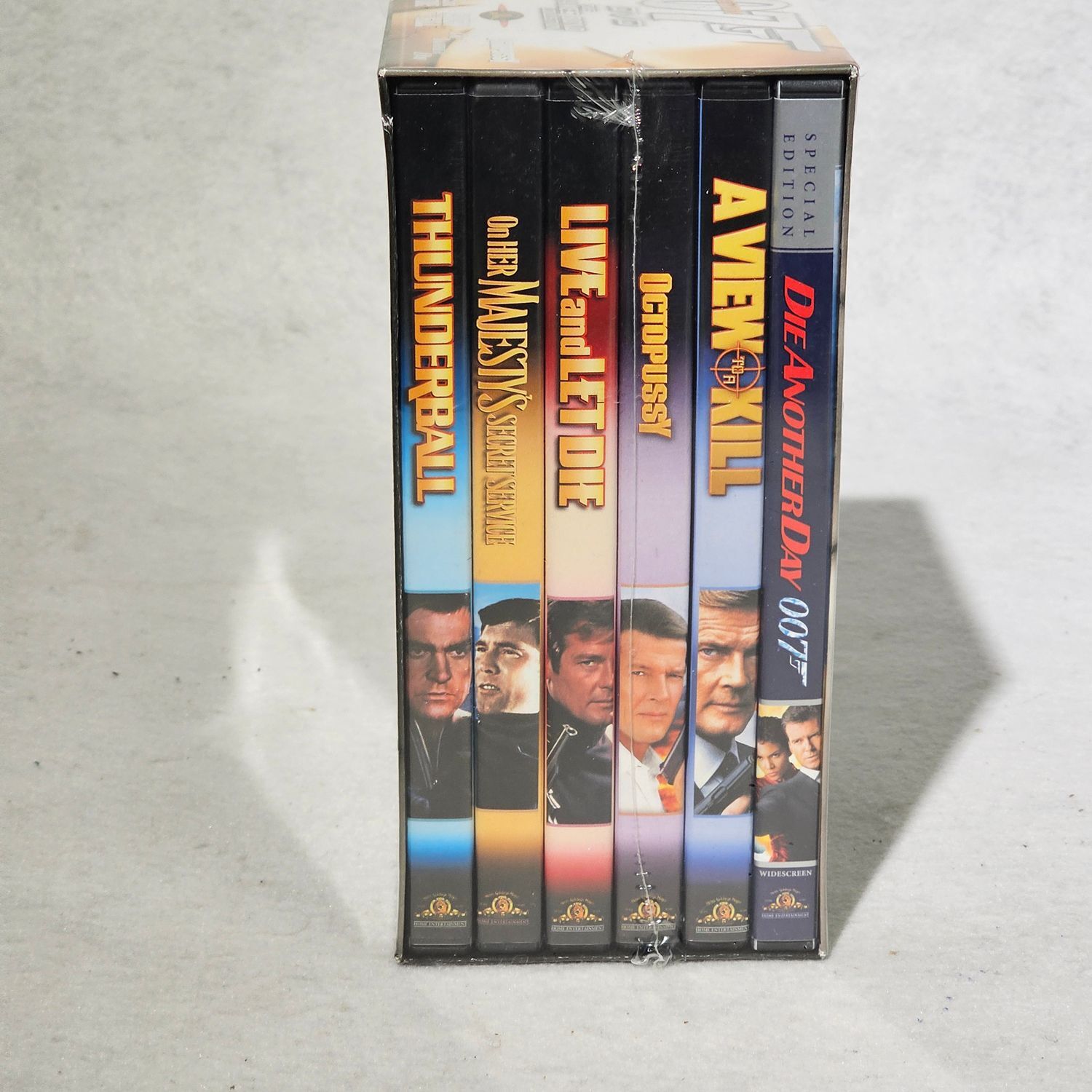 007 James Bond Collection Special Edition DVD Box Set - Image 3