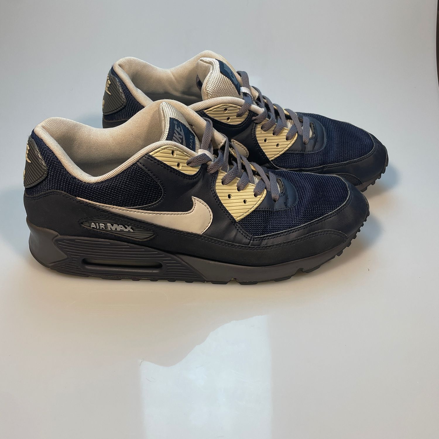 Nike Air Max 90 Navy Cream Men's Size 13 Sneakers 537384-400 - Image 3