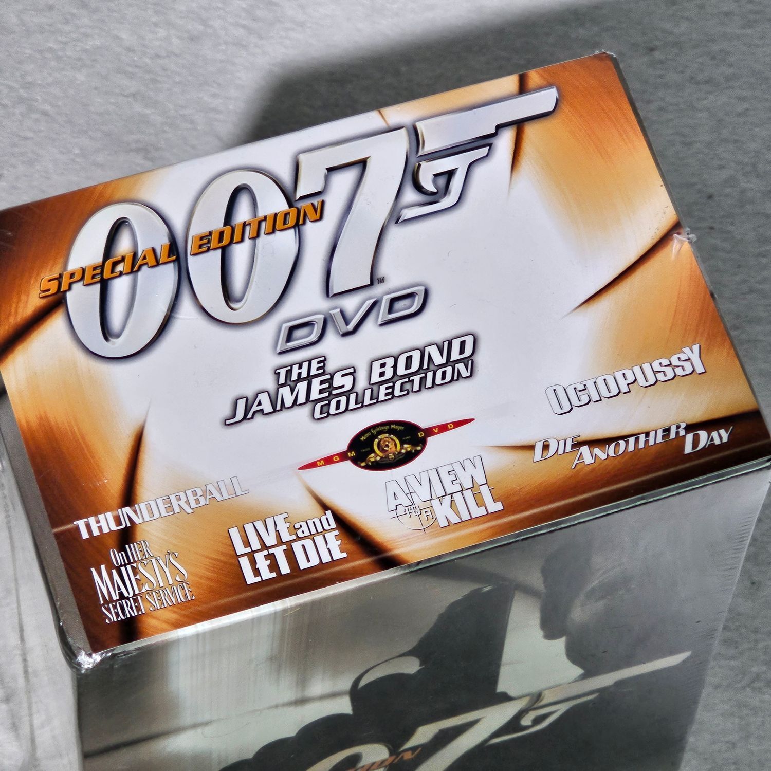 007 James Bond Collection Special Edition DVD Box Set - Image 6