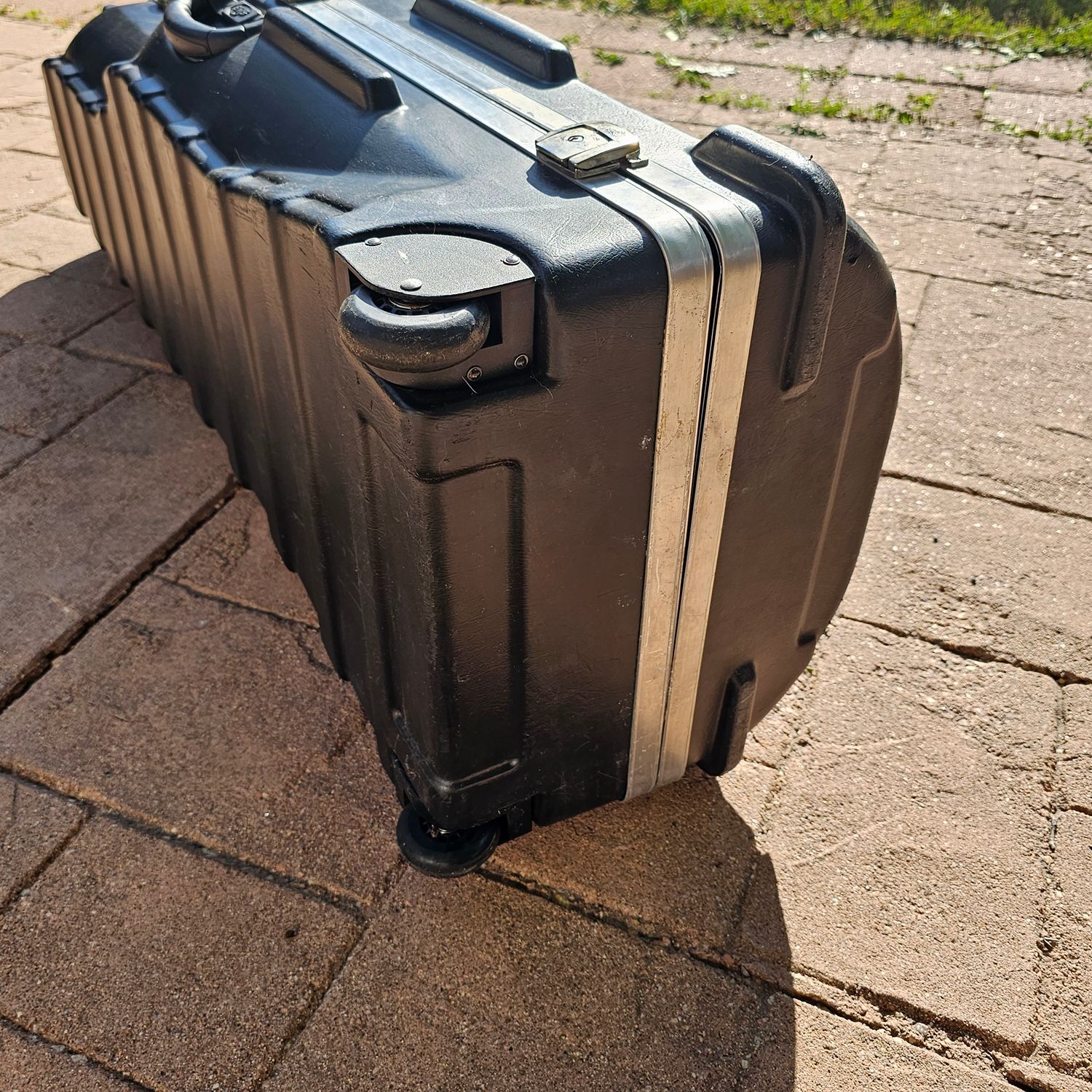 SKB Deluxe ATA Hard Shell Wheeled Golf Travel Case - Image 11