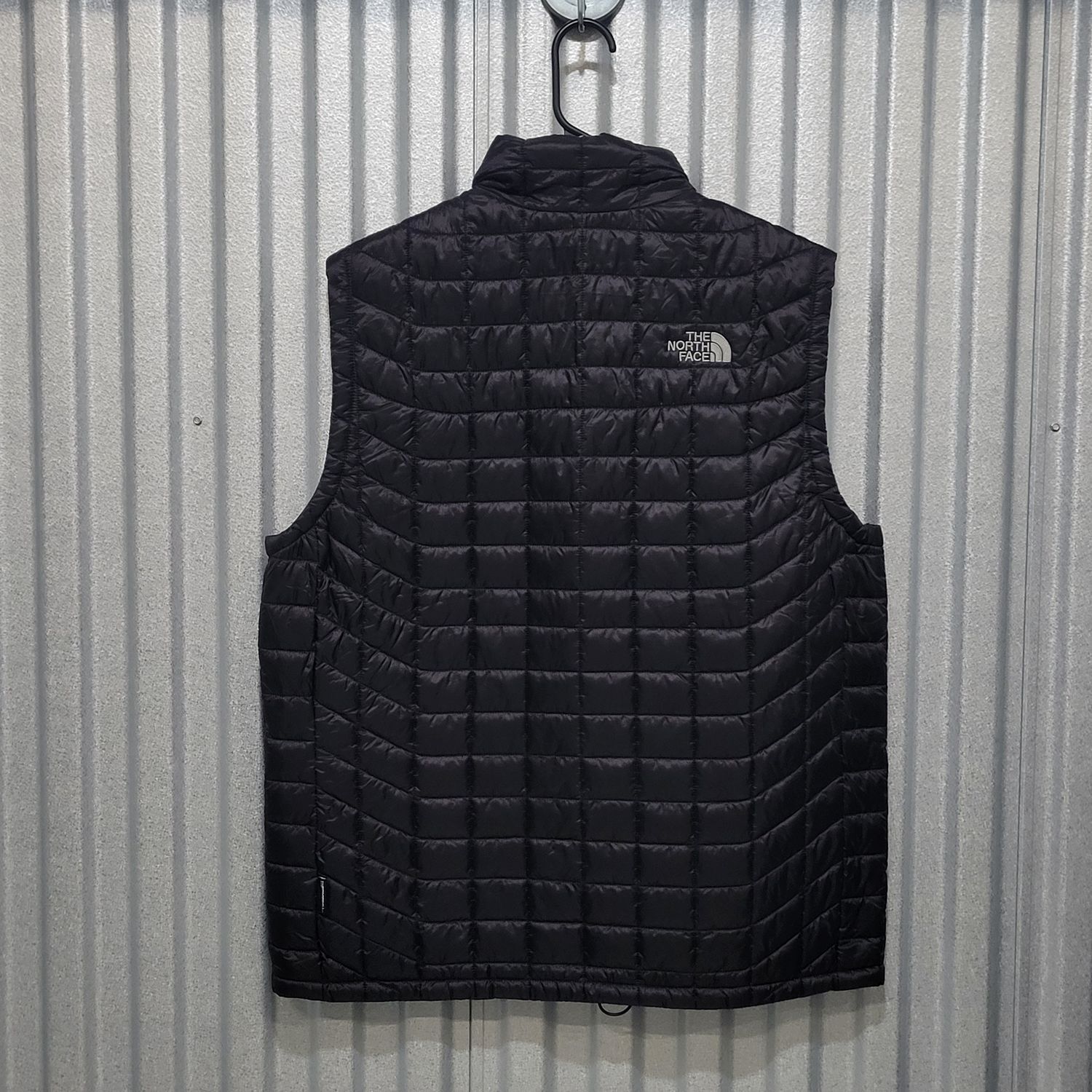 The North Face Roark Men's Black Insulated Vest Size L - Image 3