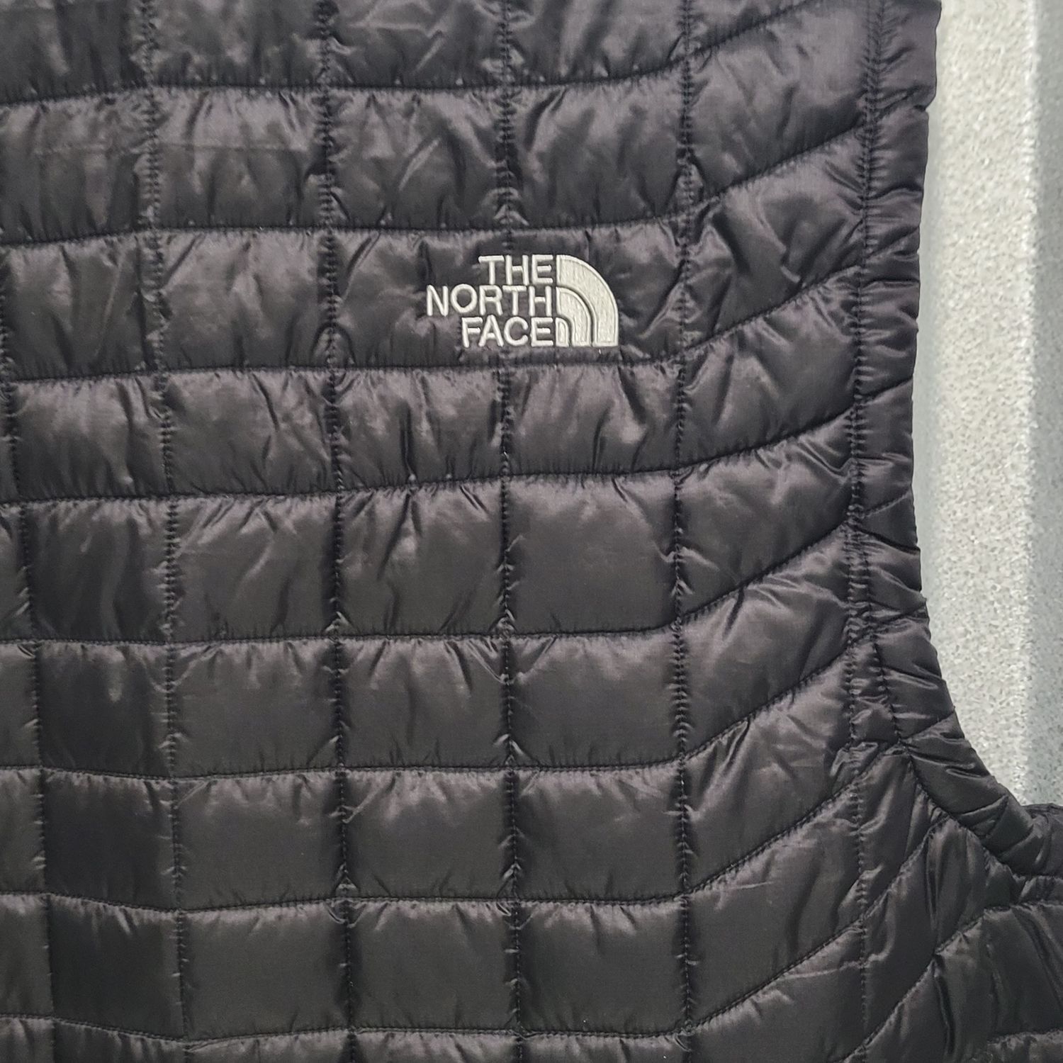 The North Face Roark Men's Black Insulated Vest Size L - Image 4
